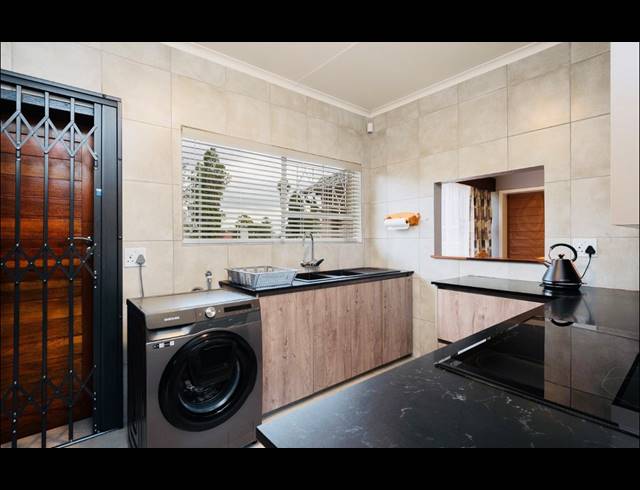 4 BEDROOM FREEHOLD FOR SALE IN BRACKENHURST